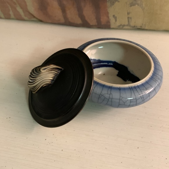 Andrew MacCorkindale Porcelain Trinket Box - Picture 2 of 3